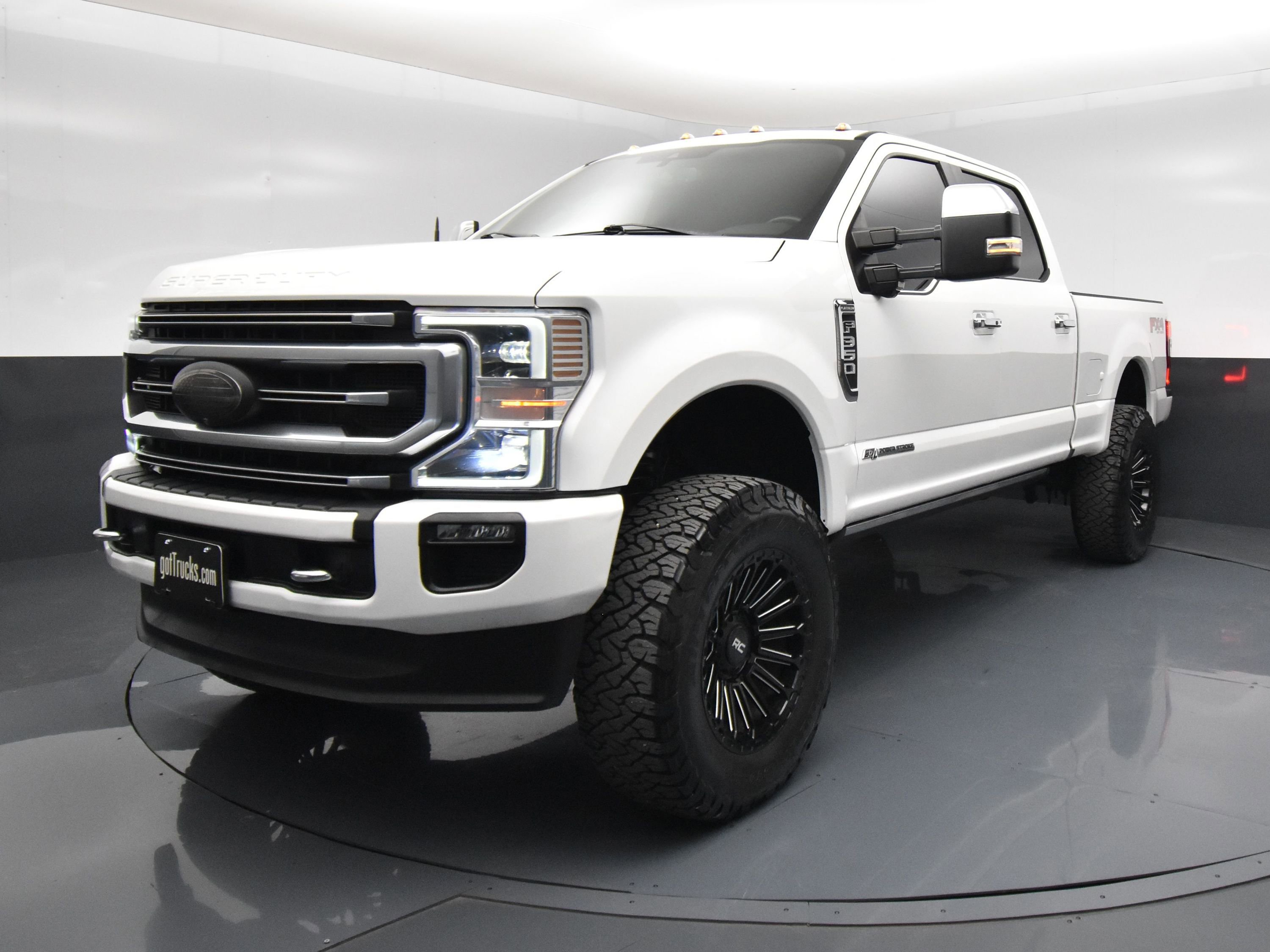 Used 2022 Ford F350 Platinum w/ FX4 Off-Road Package AWD/4WD image 2