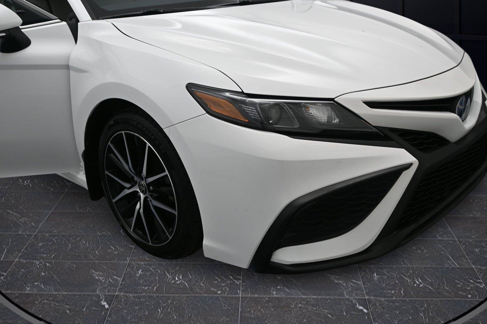 Used 2023 Toyota Camry SE FWD image 17