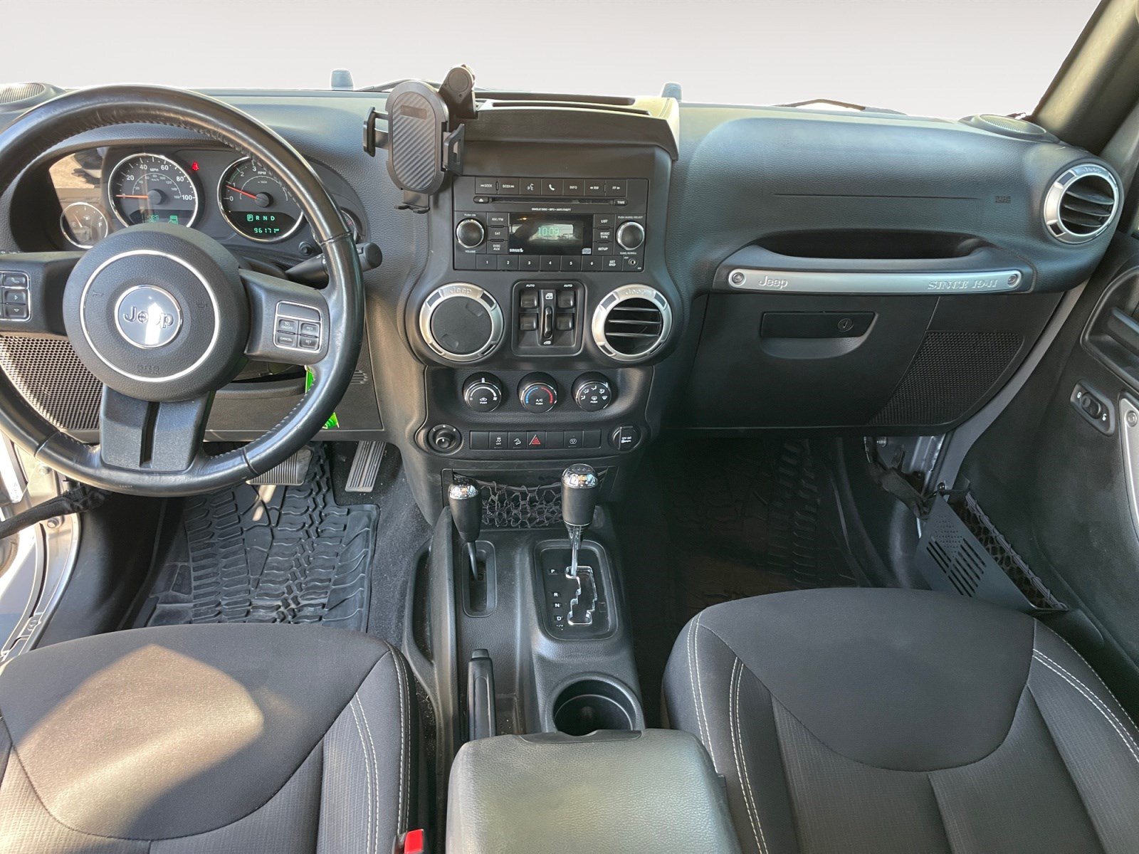 Used 2017 Jeep Wrangler Unlimited Sahara w/ Connectivity Group AWD/4WD image 11