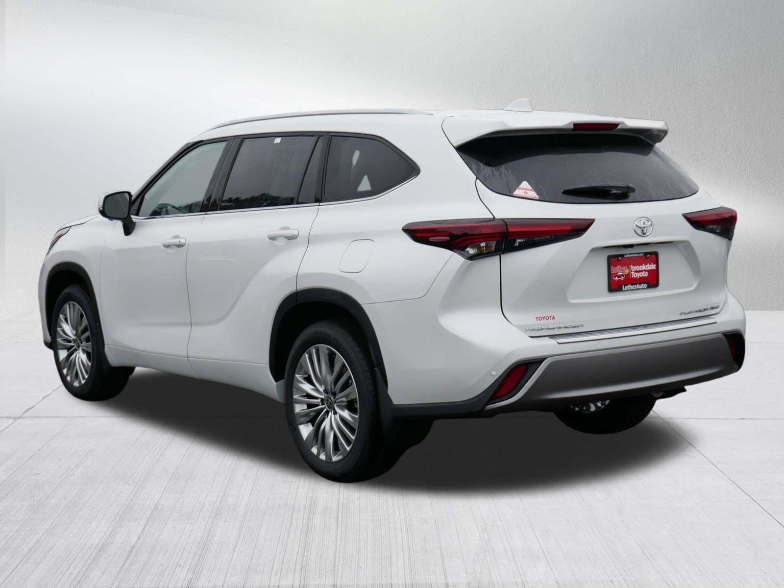 Certified 2026 Toyota Highlander Platinum AWD/4WD image 5