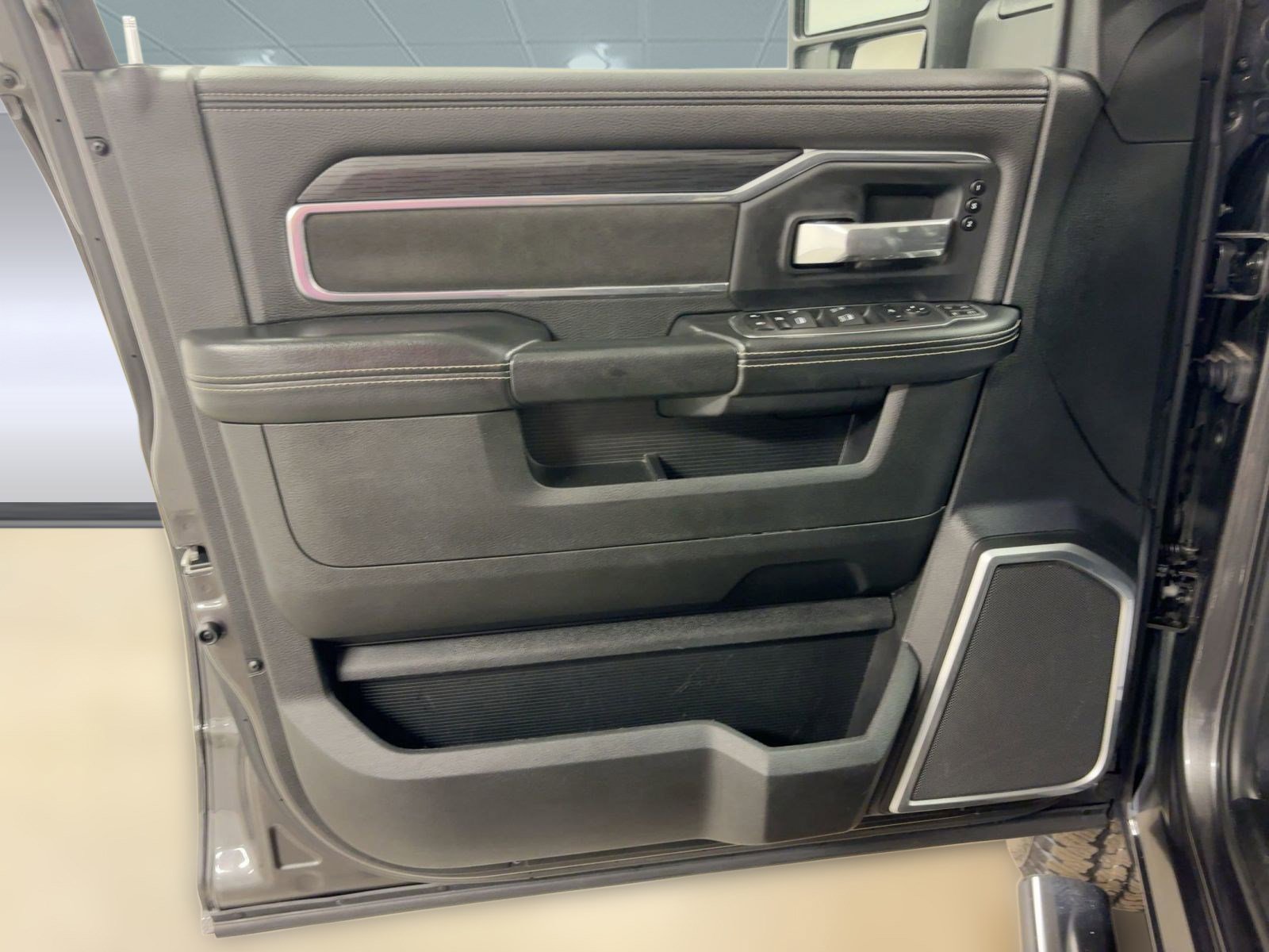 Used 2024 RAM 2500 Laramie w/ Night Edition image 12