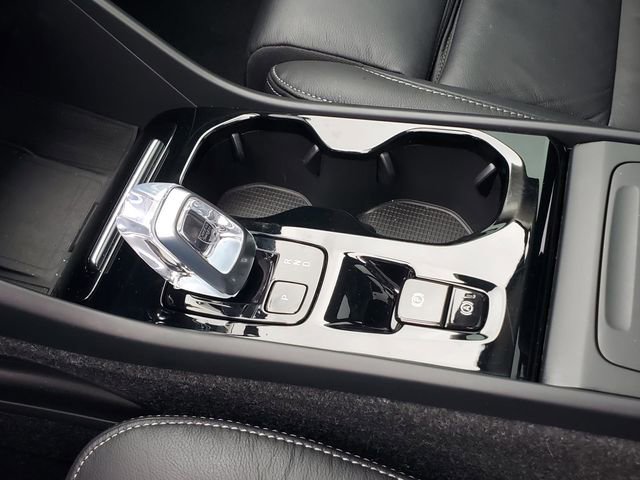 Certified 2023 Volvo XC40 B5 Plus w/ Driver Assist Package AWD/4WD image 25