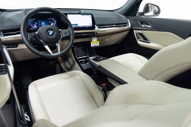 Used 2025 BMW X1 xDrive28i AWD/4WD image 19