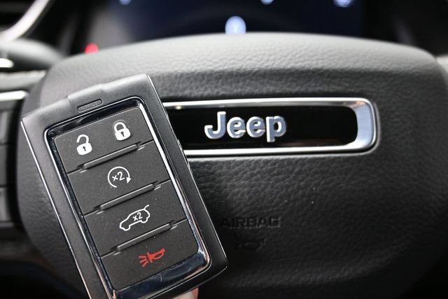 Used 2025 Jeep Grand Cherokee Altitude AWD/4WD image 42