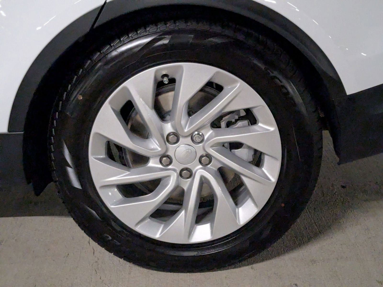 New 2025 Land Rover Discovery S image 10