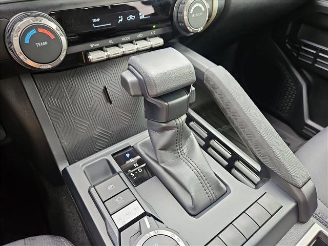 Used 2025 Toyota Tacoma SR5 AWD/4WD image 12