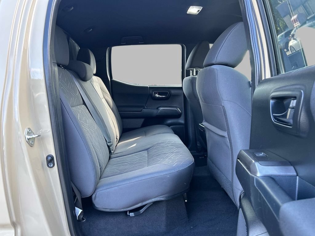 Used 2018 Toyota Tacoma TRD Sport AWD/4WD image 17