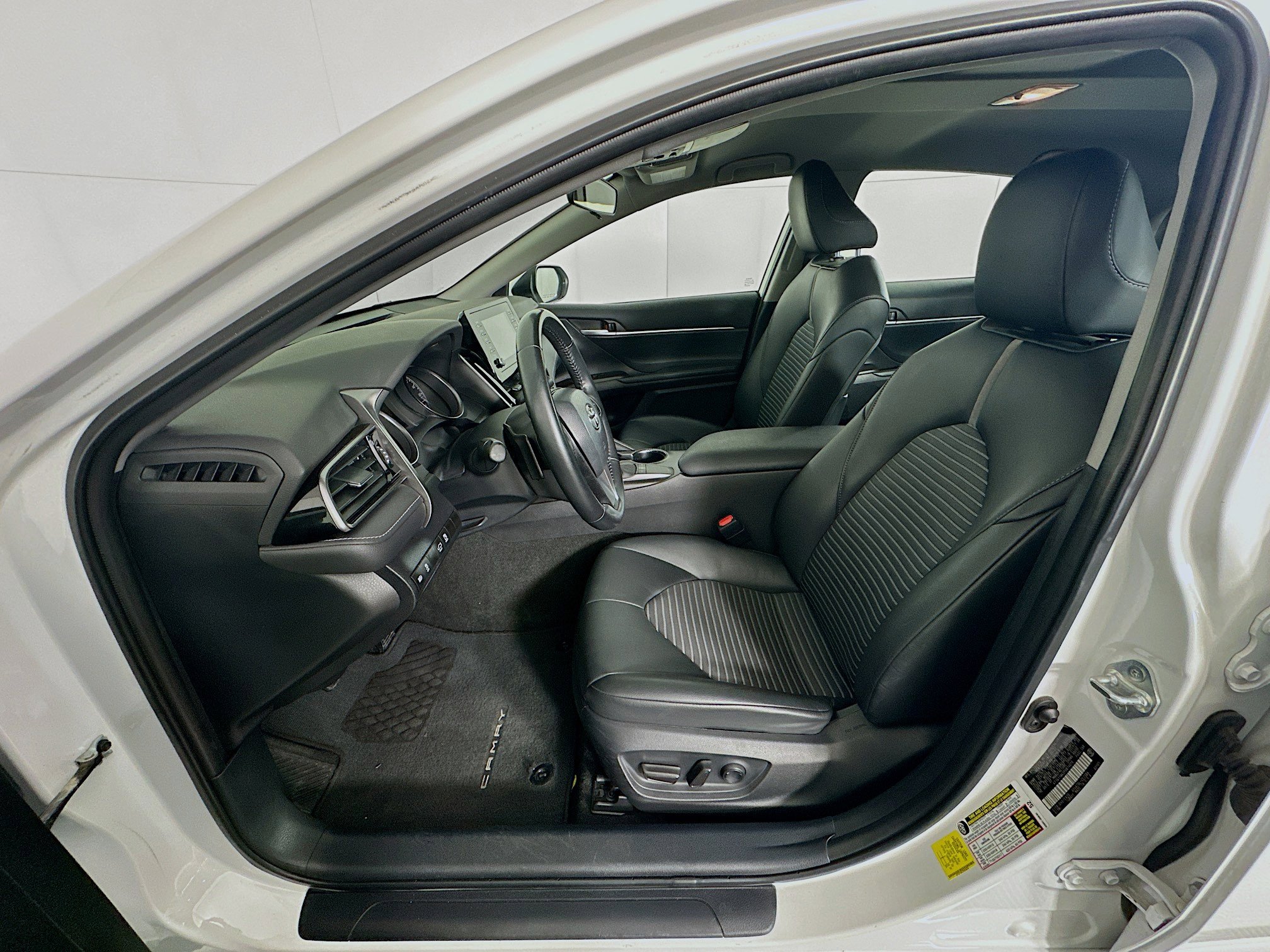 Used 2023 Toyota Camry SE FWD image 13