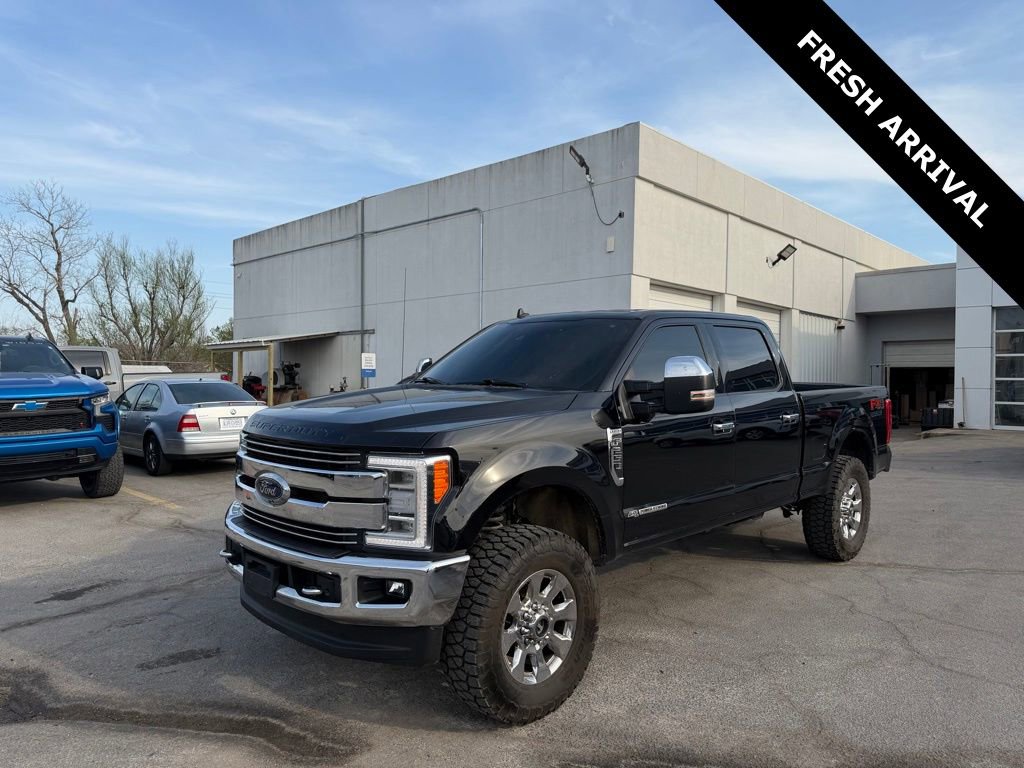 Used 2019 Ford F250 Lariat w/ Lariat Ultimate Package image 2