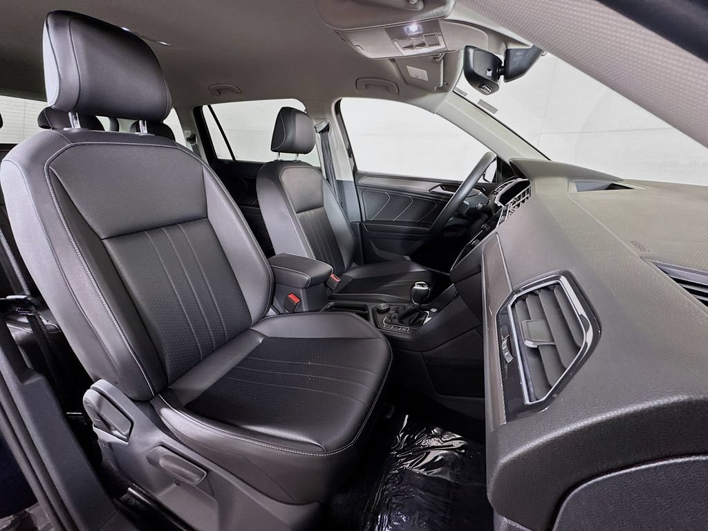 Used 2022 Volkswagen Tiguan SE AWD/4WD image 27