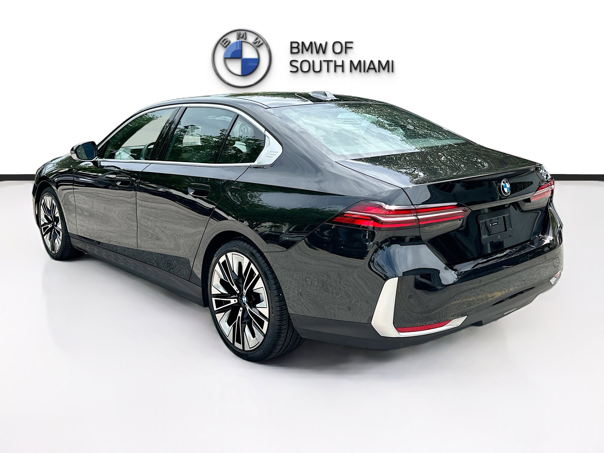 Certified 2024 BMW 530i image 5