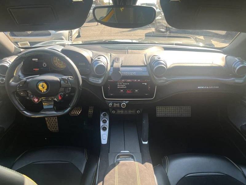 Used 2018 Ferrari GTC4Lusso AWD/4WD image 24