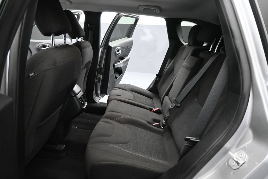 Used 2019 Jeep Cherokee Latitude AWD/4WD image 16