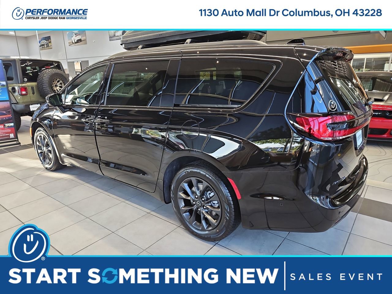 New 2025 Chrysler Pacifica Select w/ Fav Edition Package image 4