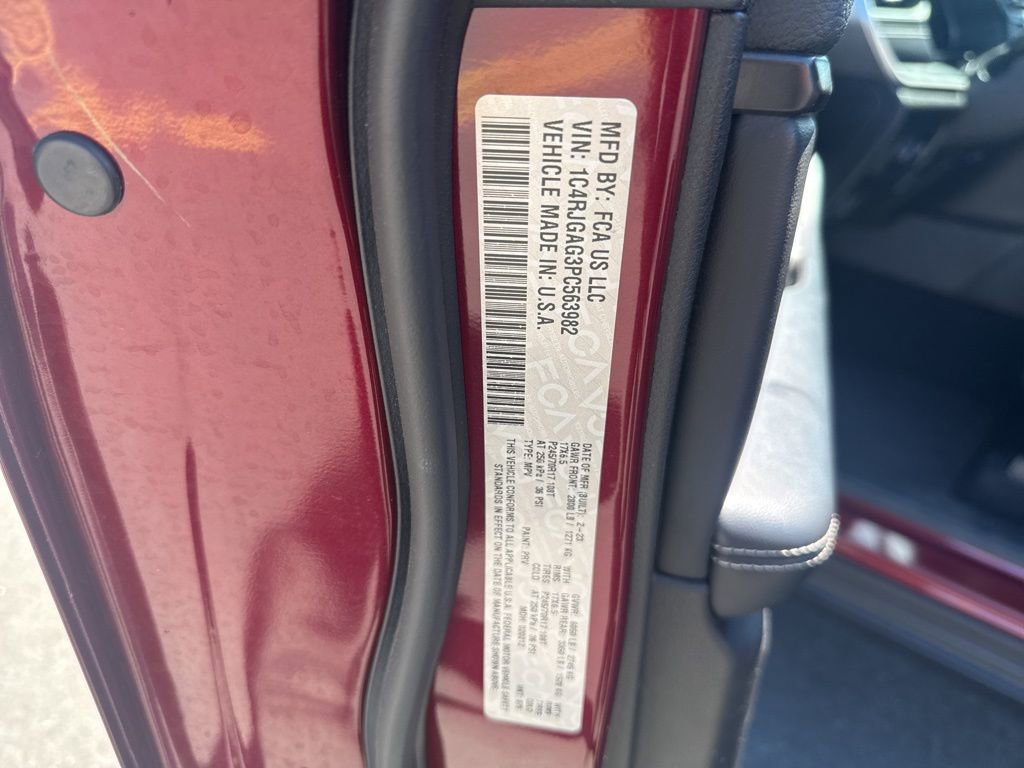 Used 2023 Jeep Grand Cherokee Laredo image 22