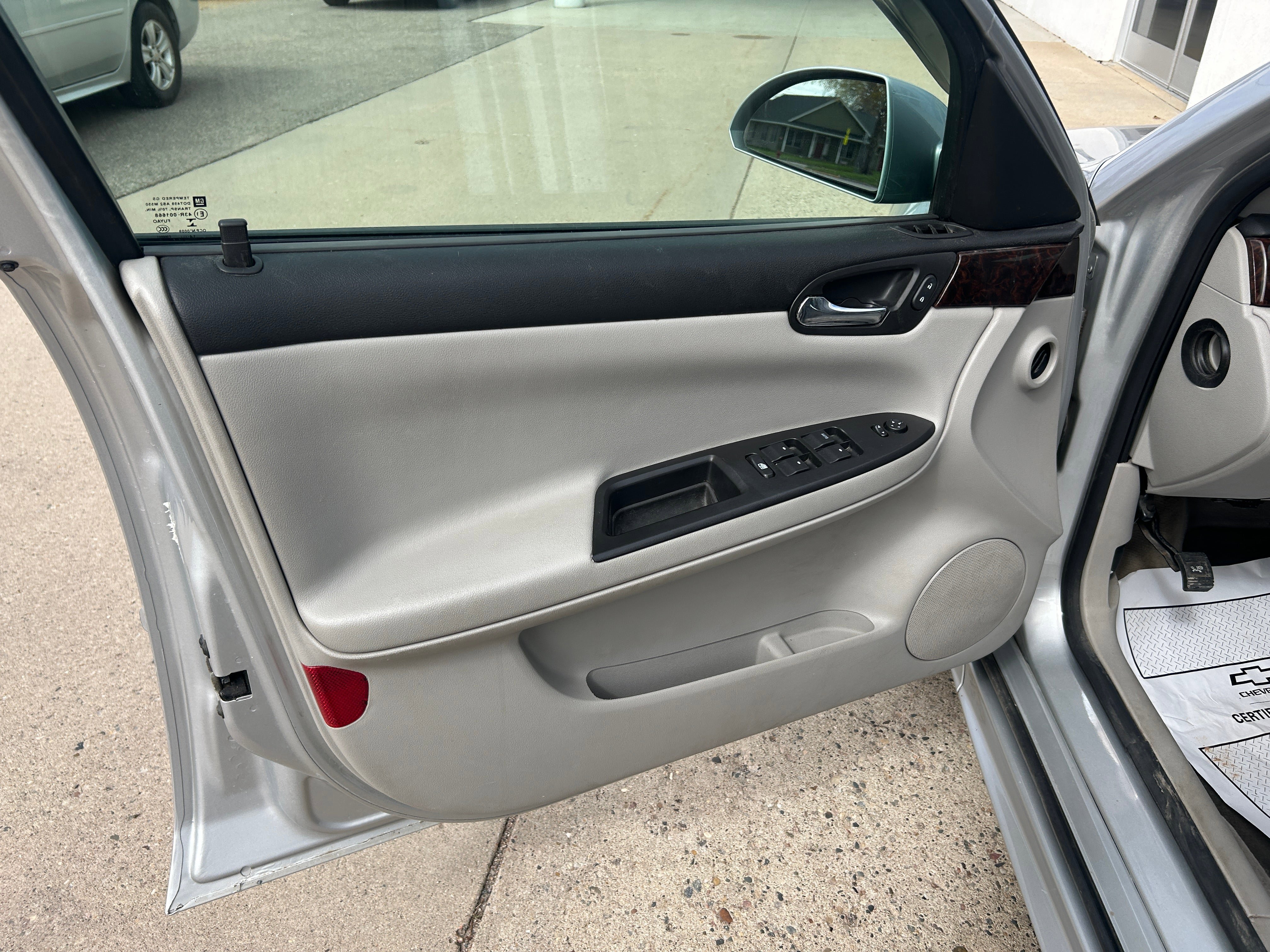 Used 2015 Chevrolet Impala LT w/ LT Sunroof Package FWD image 13