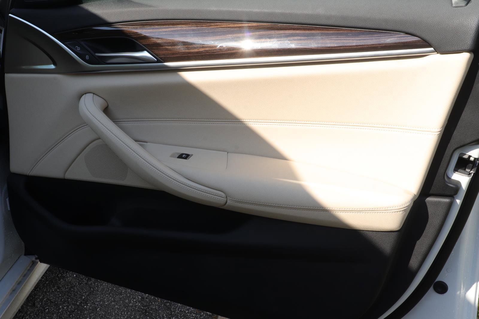 Used 2020 BMW 530i w/ Premium Package image 14