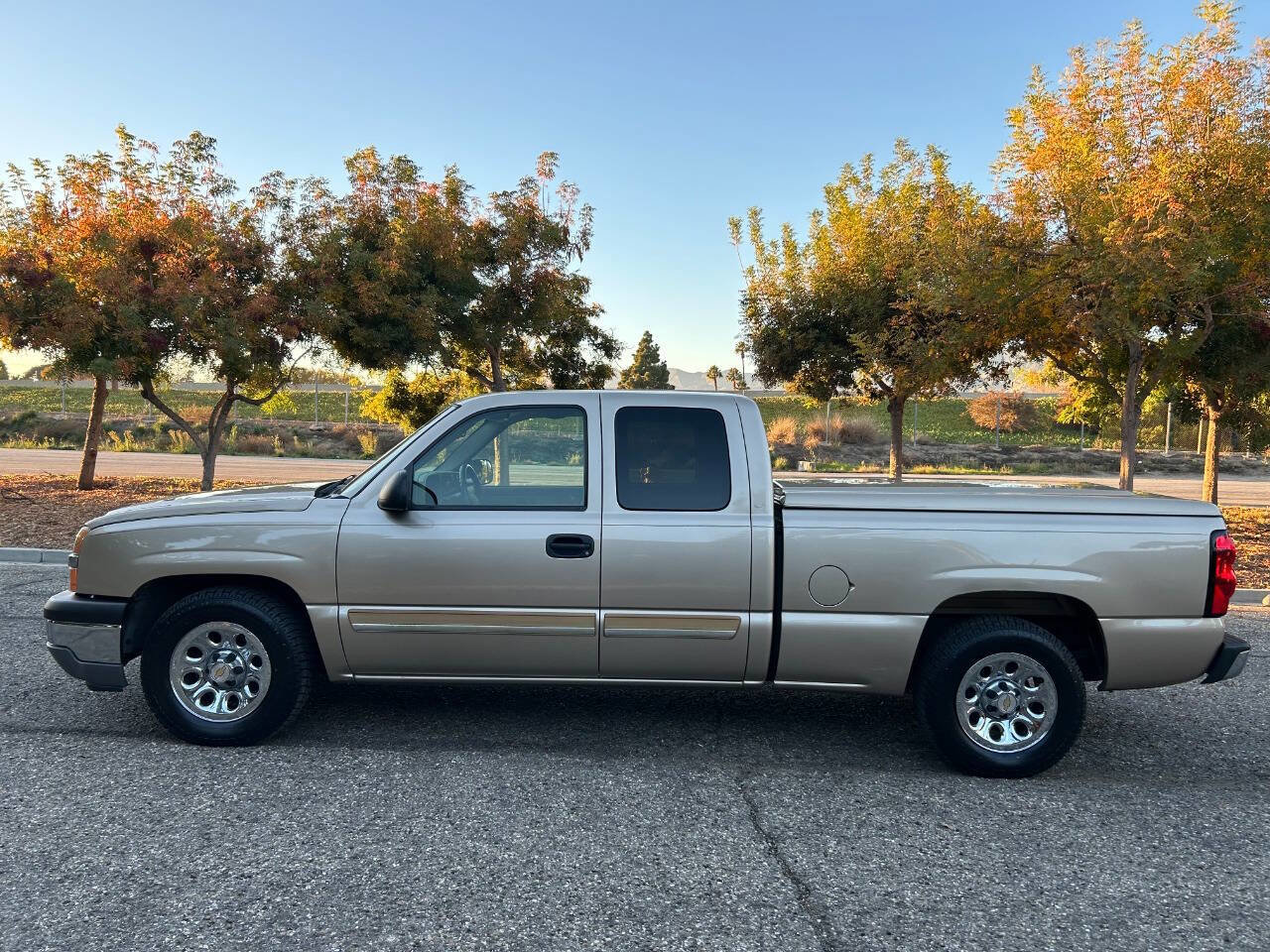 Used 2005 Chevrolet Silverado 1500 LS w/ Light Duty Power Package RWD image 23