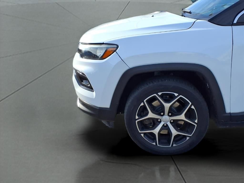 Used 2025 Jeep Compass Limited image 12