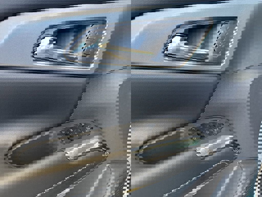 New 2026 Chevrolet Traverse LT image 14