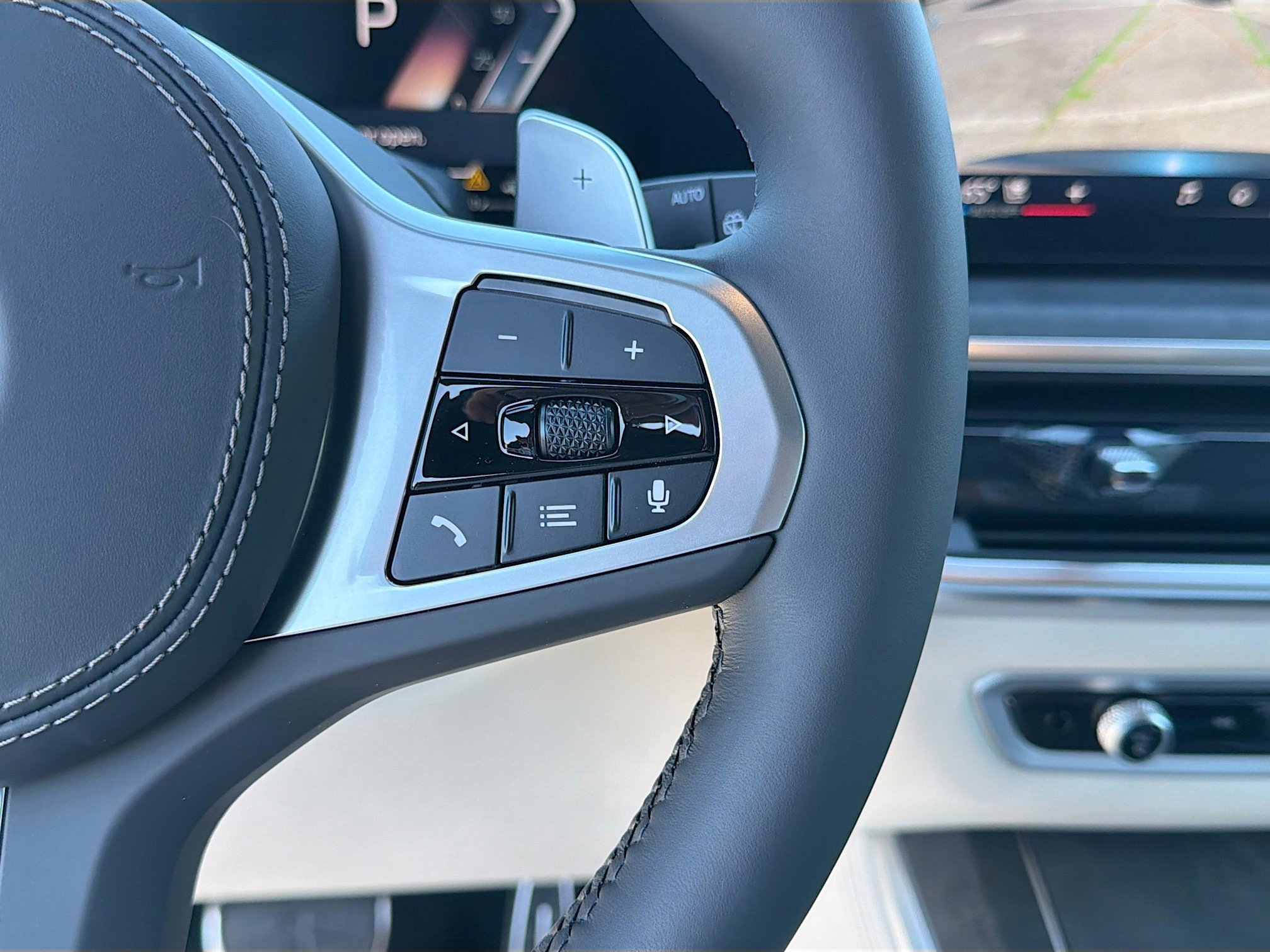 New 2026 BMW X5 xDrive50e w/ Executive Package image 39