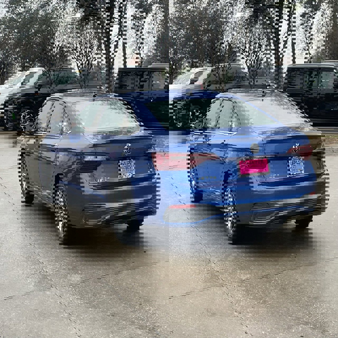 Used 2024 Volkswagen Jetta SE image 4