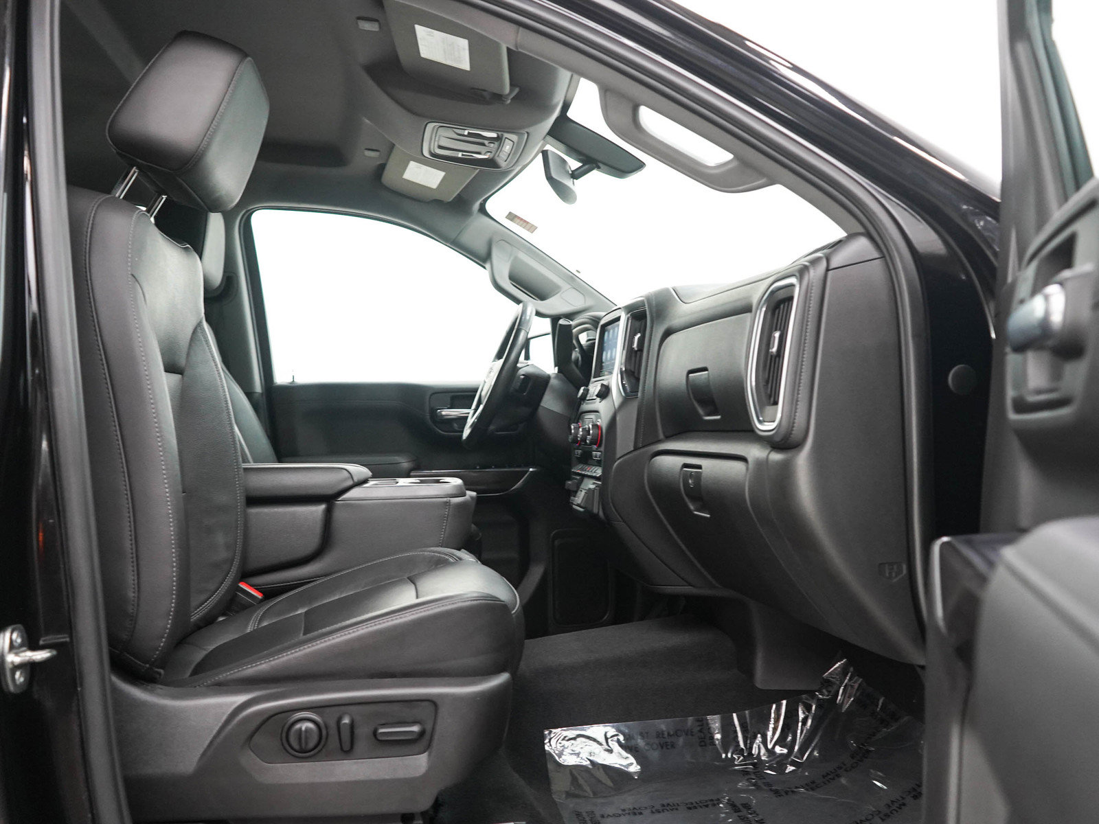 Used 2019 Chevrolet Silverado 1500 LTZ AWD/4WD image 11