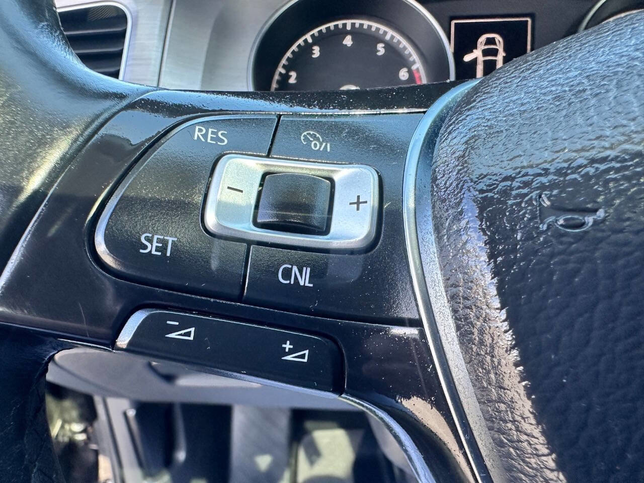 Used 2015 Volkswagen Golf S image 16