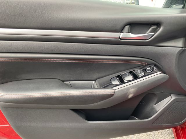 Used 2023 Nissan Altima 2.5 SR AWD/4WD image 17