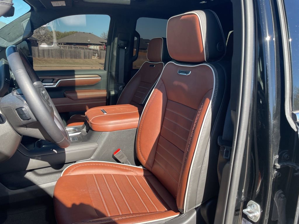 Used 2025 GMC Sierra 2500 Denali Ultimate w/ Max Trailering Package image 8