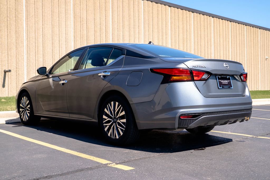 Used 2024 Nissan Altima 2.5 SV FWD image 7