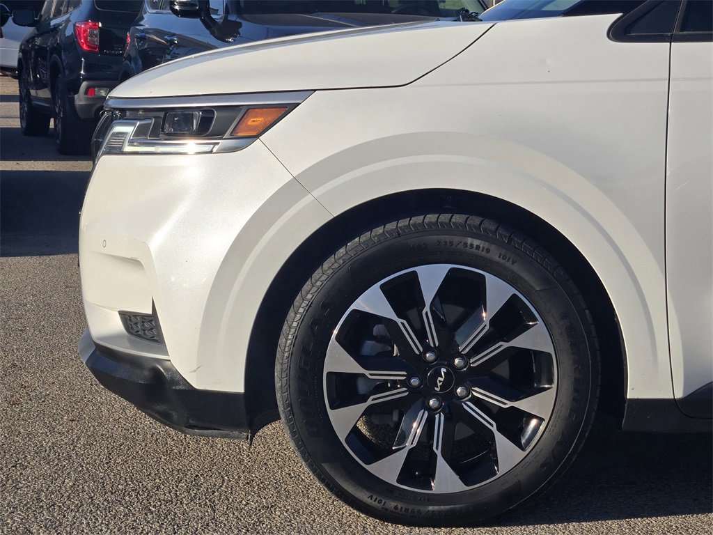 Used 2023 Kia Carnival EX image 6