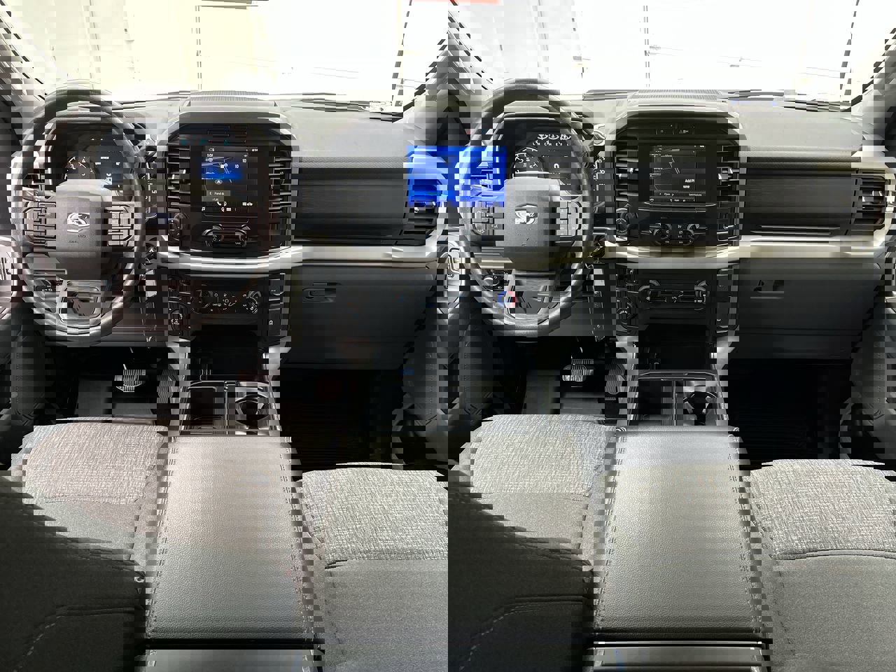 Used 2022 Ford F150 XLT w/ Max Trailer Tow Package image 4