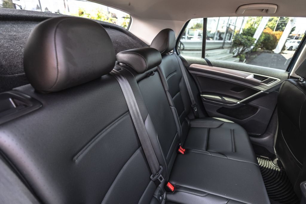 Used 2016 Volkswagen Golf SE w/ Lighting Package FWD image 29