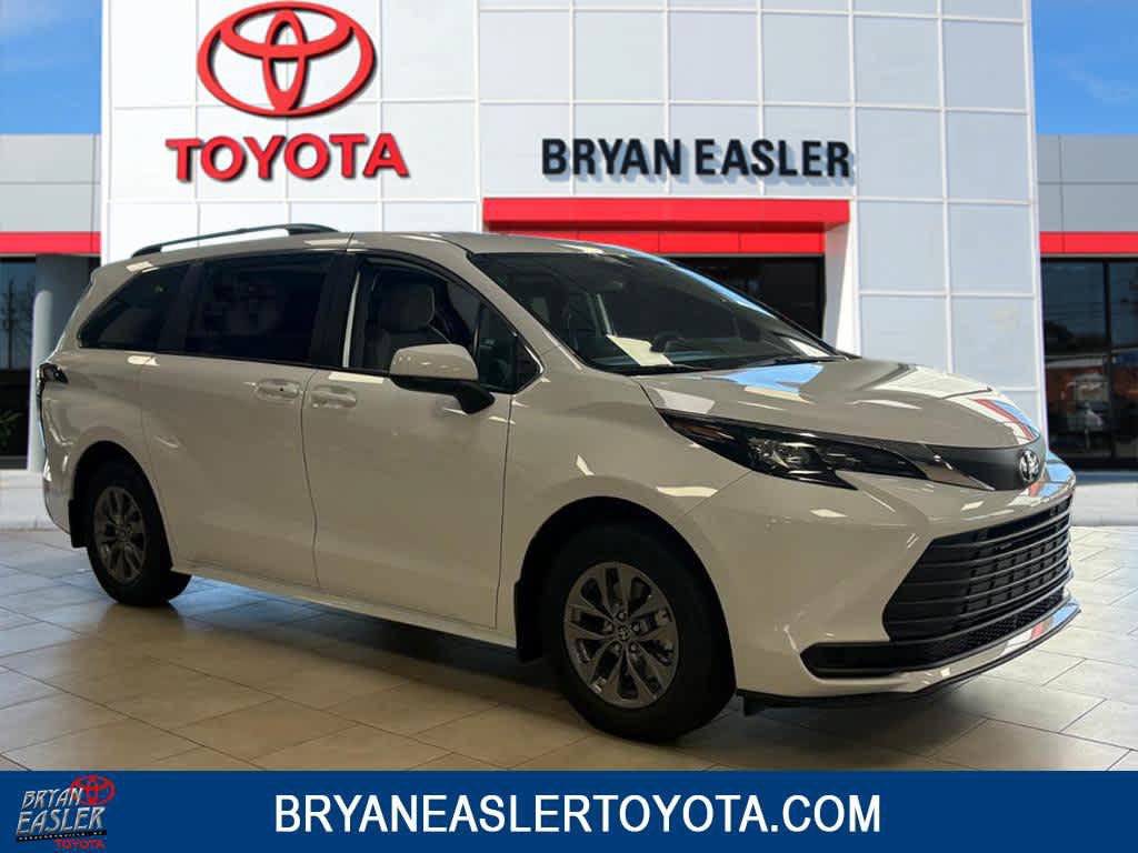 New 2026 Toyota Sienna LE
