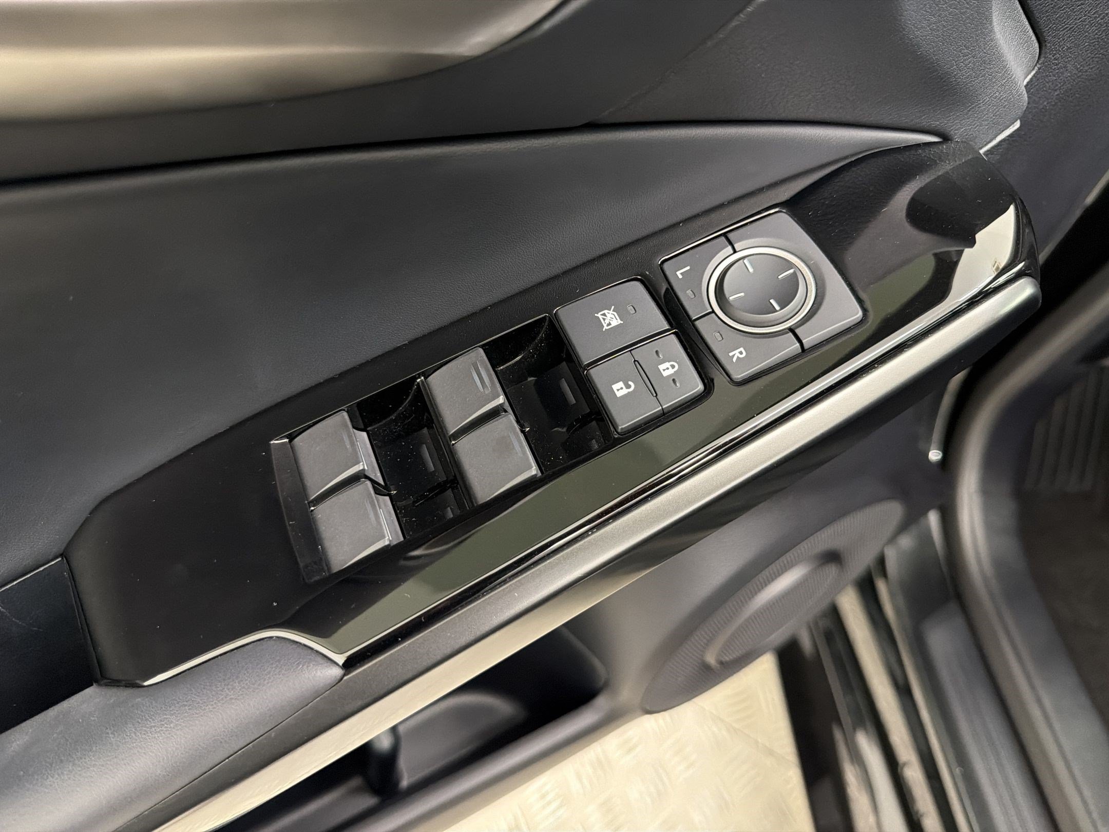 Certified 2024 Lexus IS 350 F Sport RWD image 15