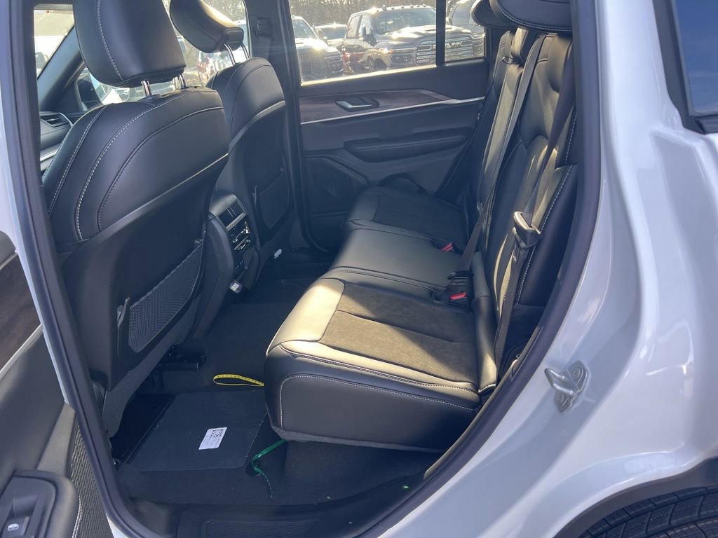 New 2026 Jeep Grand Cherokee Altitude image 19