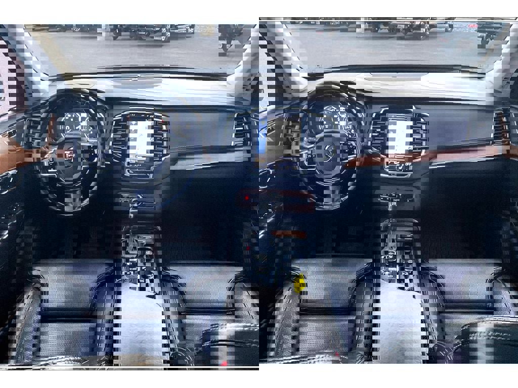 Used 2017 Volvo XC90 T6 Inscription w/ Vision Package image 17