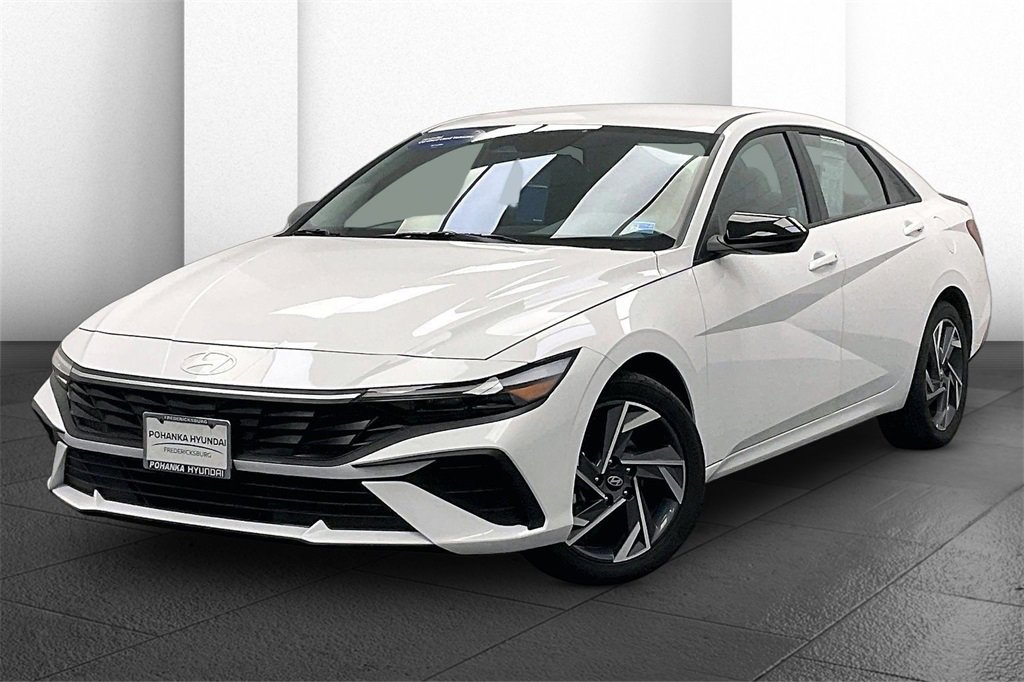 Certified 2025 Hyundai Elantra Sport w/ Cargo Package image 10