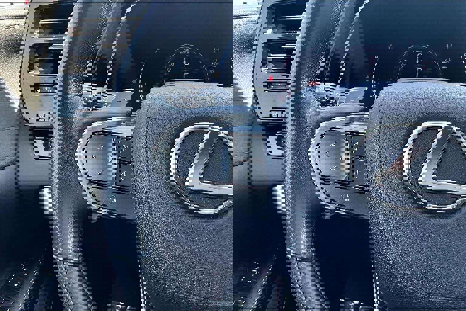 Used 2023 Lexus RX 350 AWD w/ Accessory Package (Z1) image 18