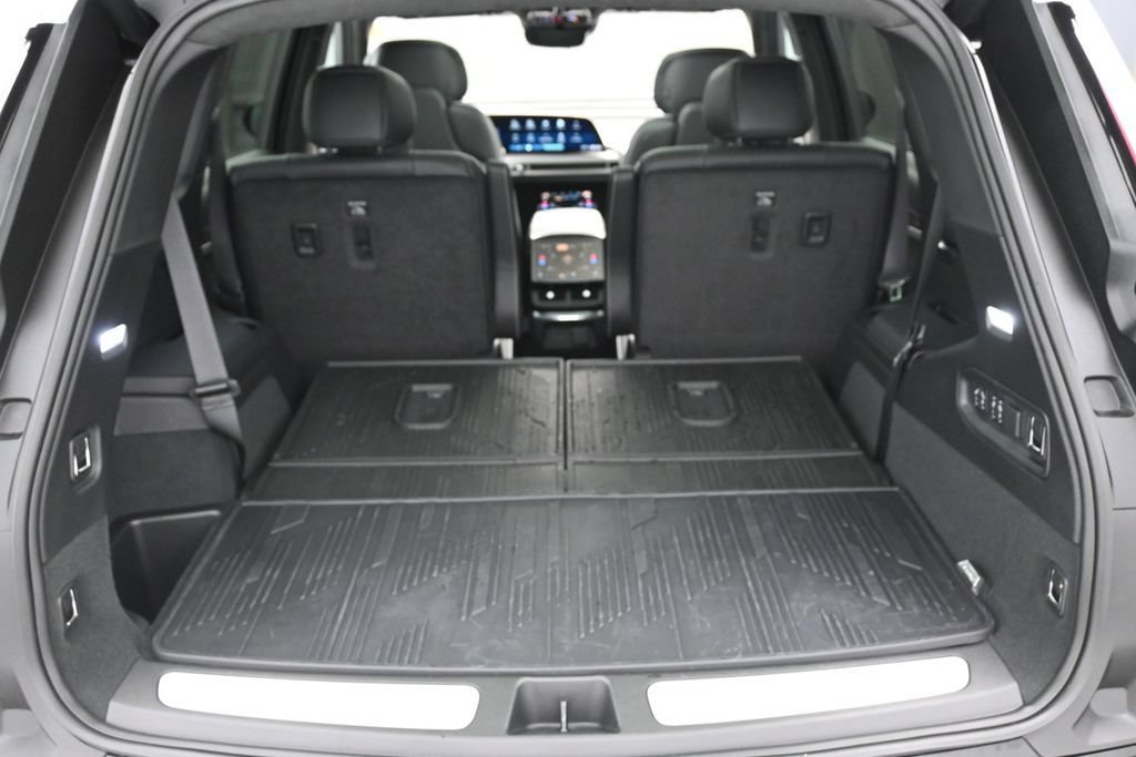 Certified 2026 Cadillac Vistiq Platinum w/ LPO, Floor Liner Package AWD/4WD image 31