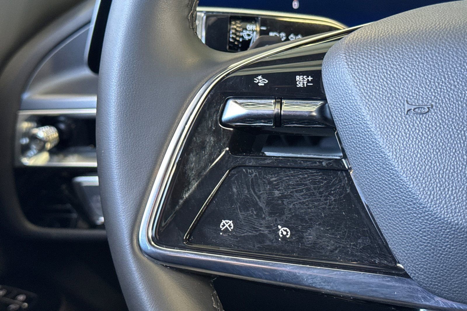 Used 2024 Cadillac Lyriq Tech w/ Driver Assist Package AWD/4WD image 33