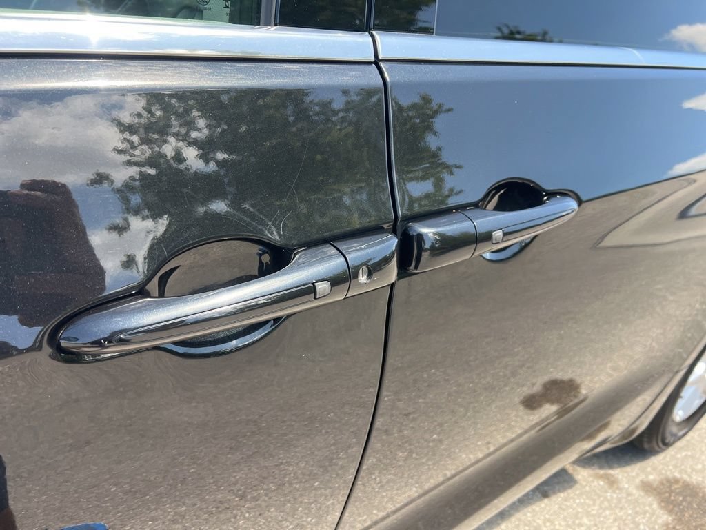 Certified 2023 Chrysler Pacifica Touring-L FWD image 26