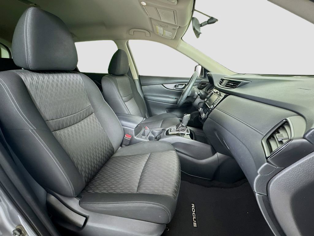 Used 2018 Nissan Rogue SV image 25