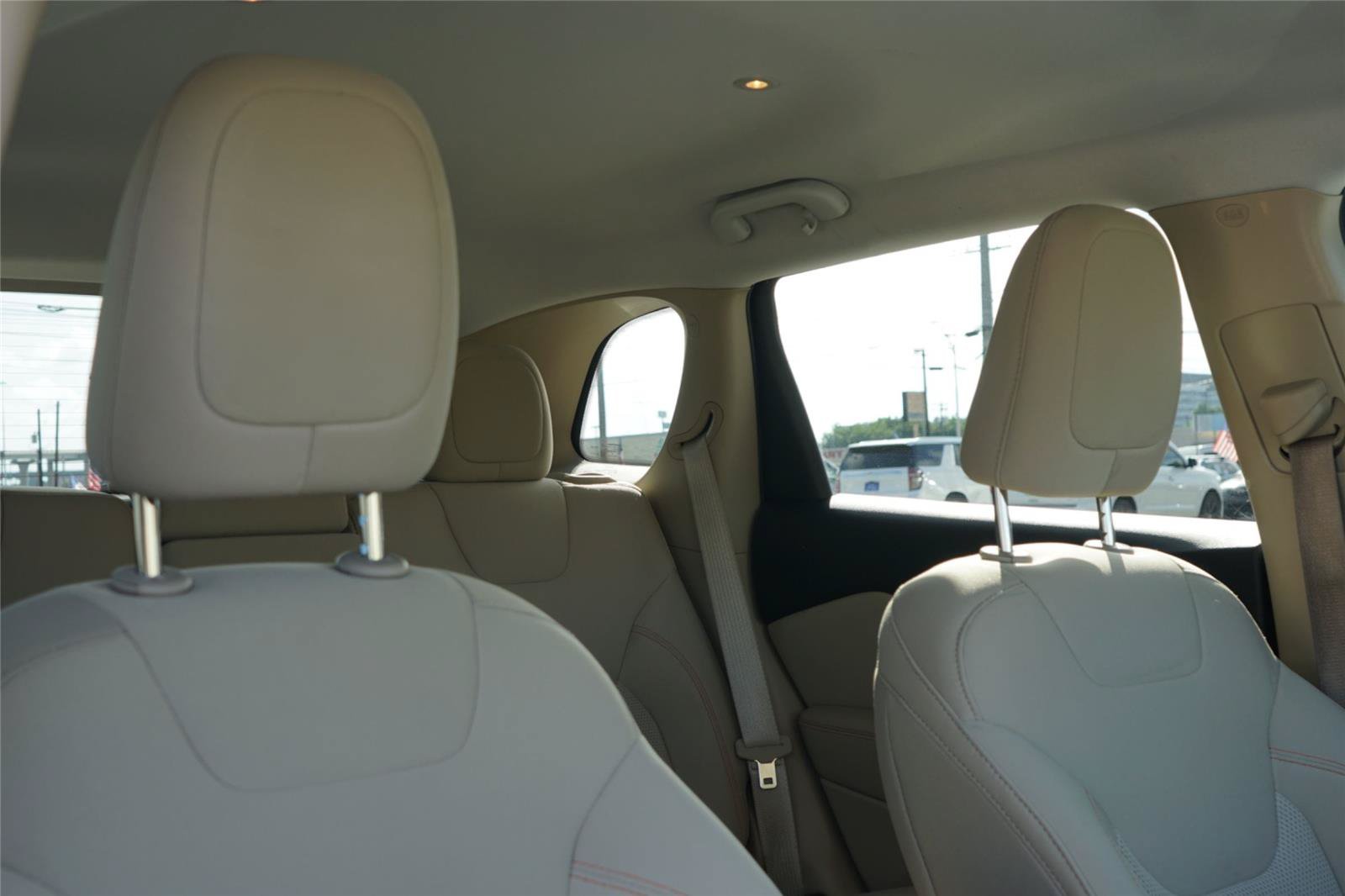 Used 2019 Jeep Cherokee Latitude w/ Popular Appearance Group FWD image 28