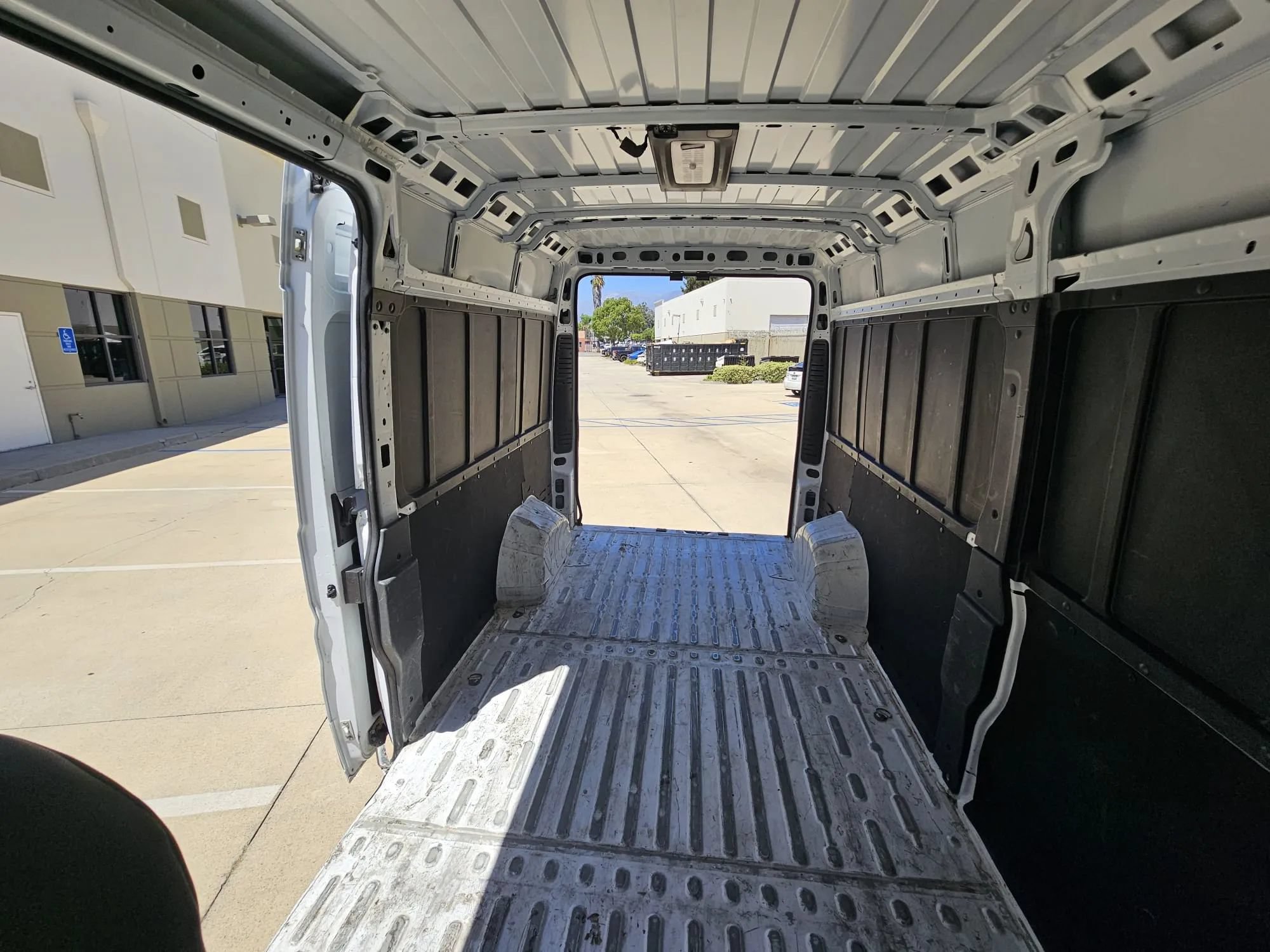 Used 2025 RAM ProMaster 2500 w/ Convenience Group FWD image 13