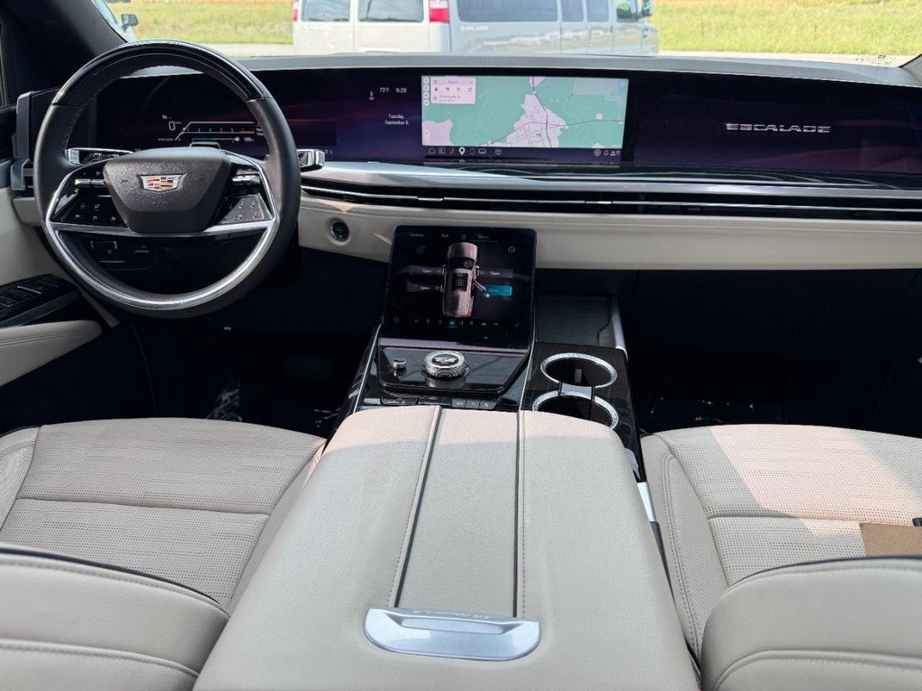 Used 2025 Cadillac Escalade Sport w/ Touring Package AWD/4WD image 15