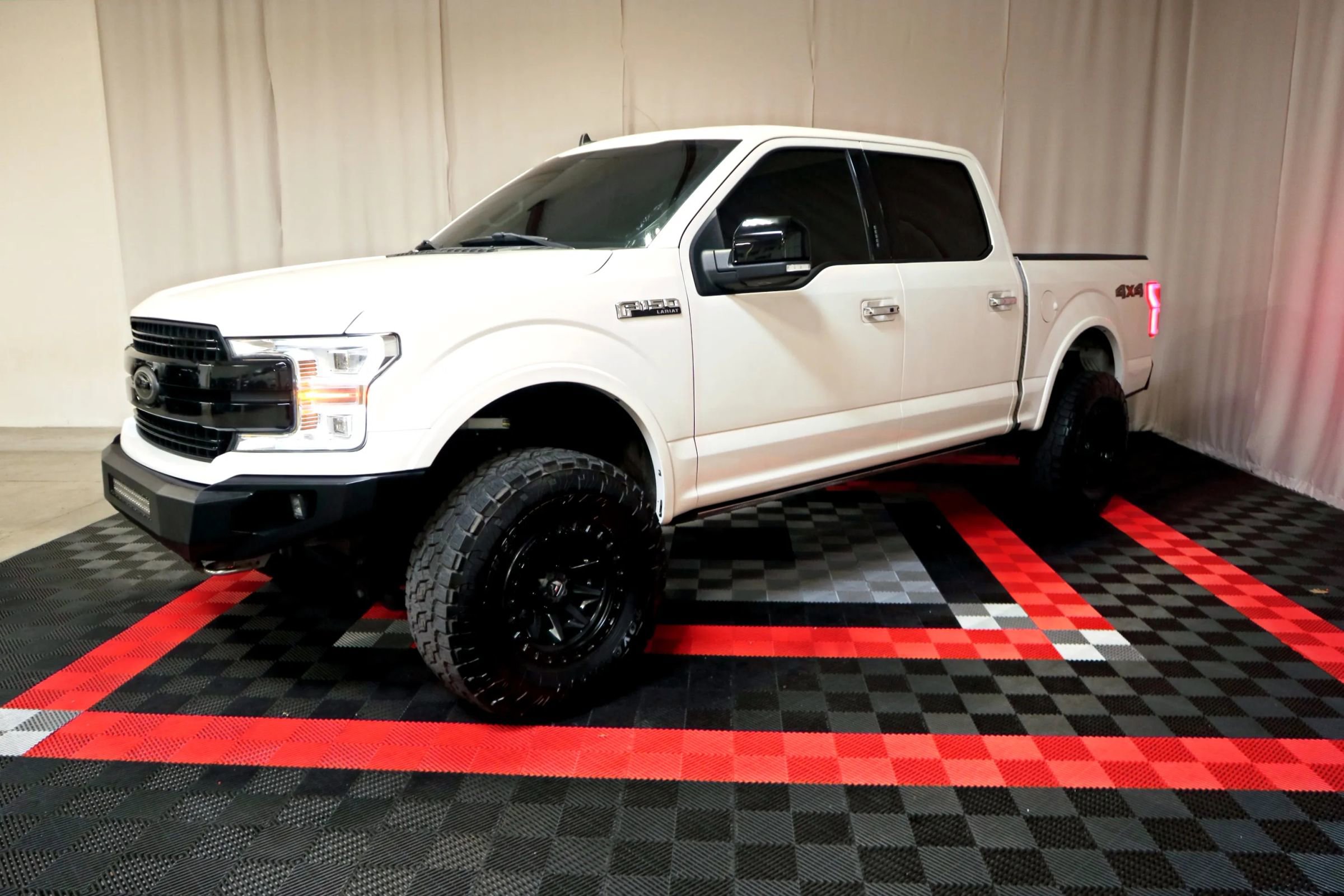 Used 2019 Ford F150 Lariat w/ Equipment Group 502A Luxury image 6