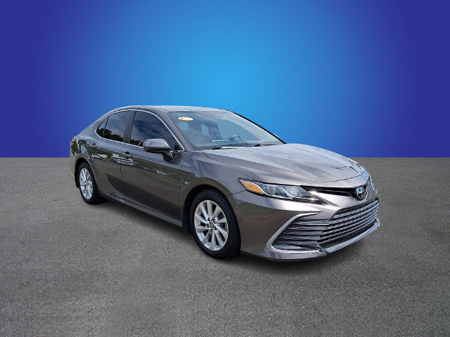 Used 2023 Toyota Camry LE FWD image 3