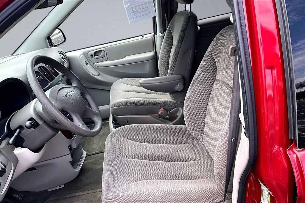 Used 2005 Chrysler Town & Country w/ Popular Equipment Group I FWD image 21